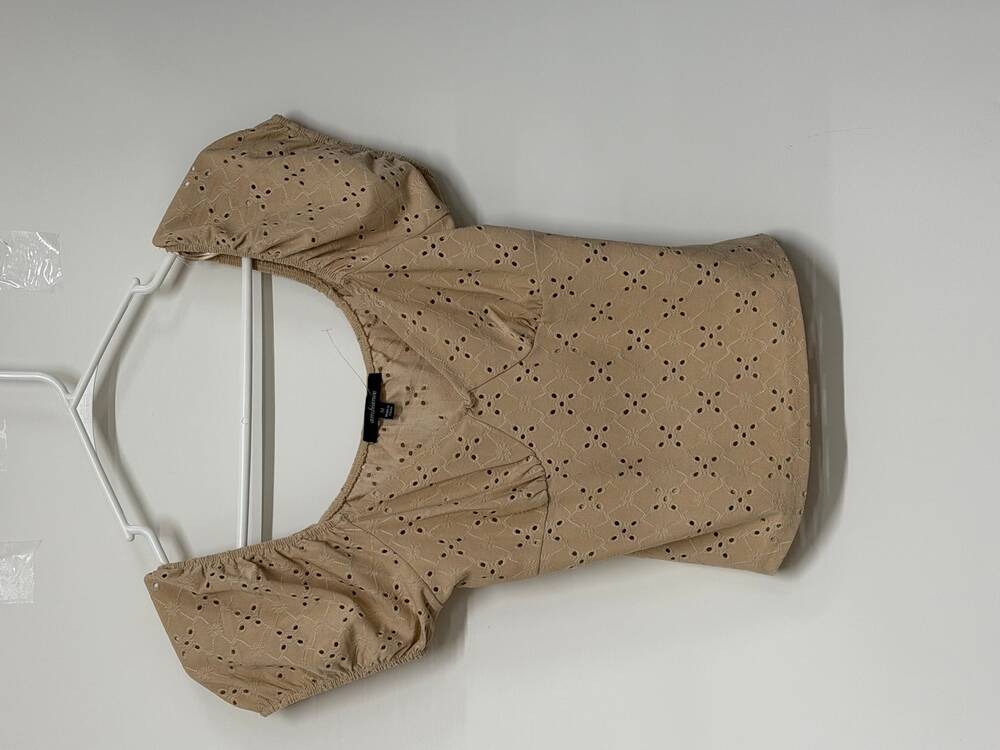 Ambiance Cream Eyelet Top Size M - Picture 2 of 5